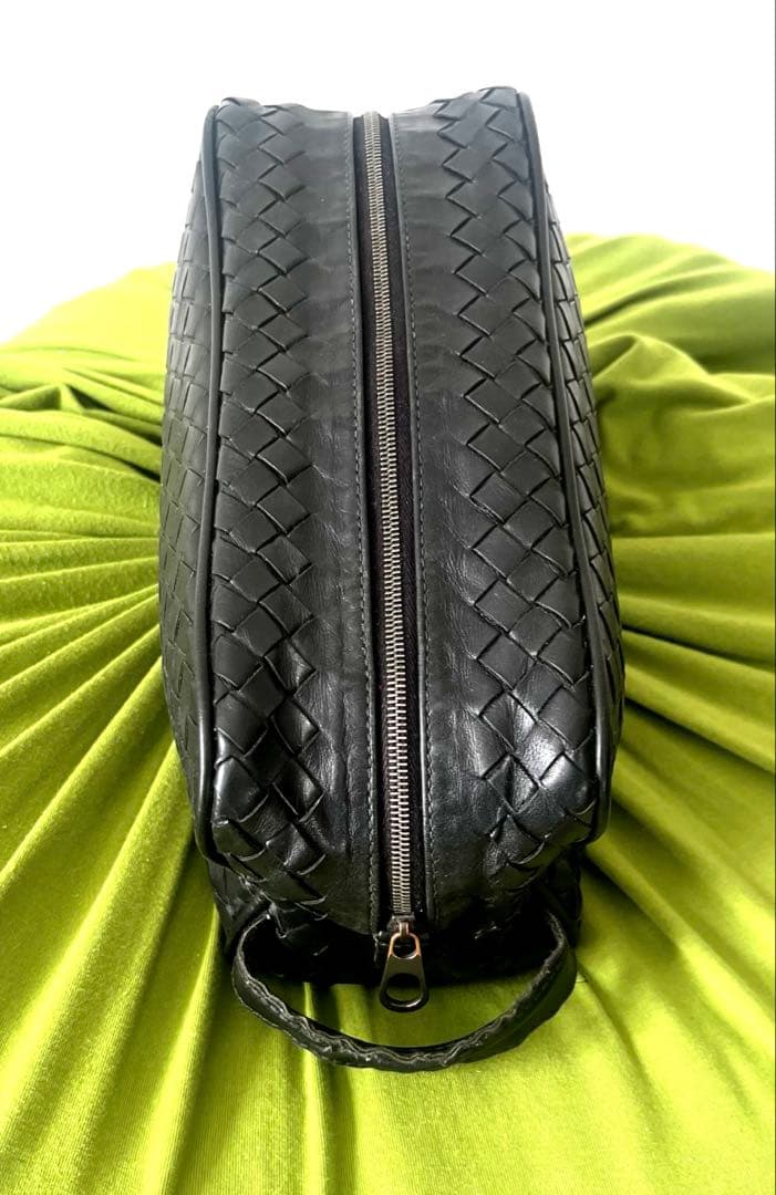 BOTTEGA VENETA ボッテガヴェネタ セカンドバッグイントレチャート黒