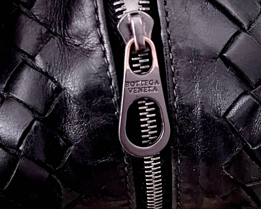 BOTTEGA VENETA ボッテガヴェネタ セカンドバッグイントレチャート黒