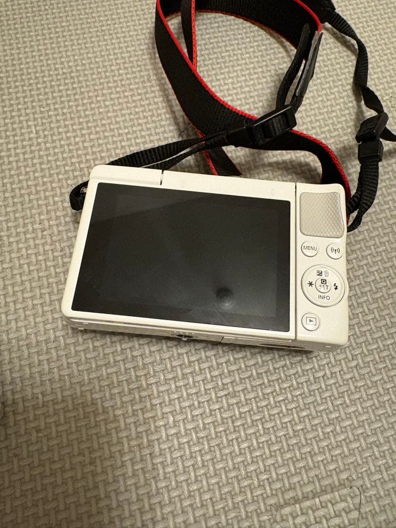 Canon EOS M100 レンズキット ホワイト