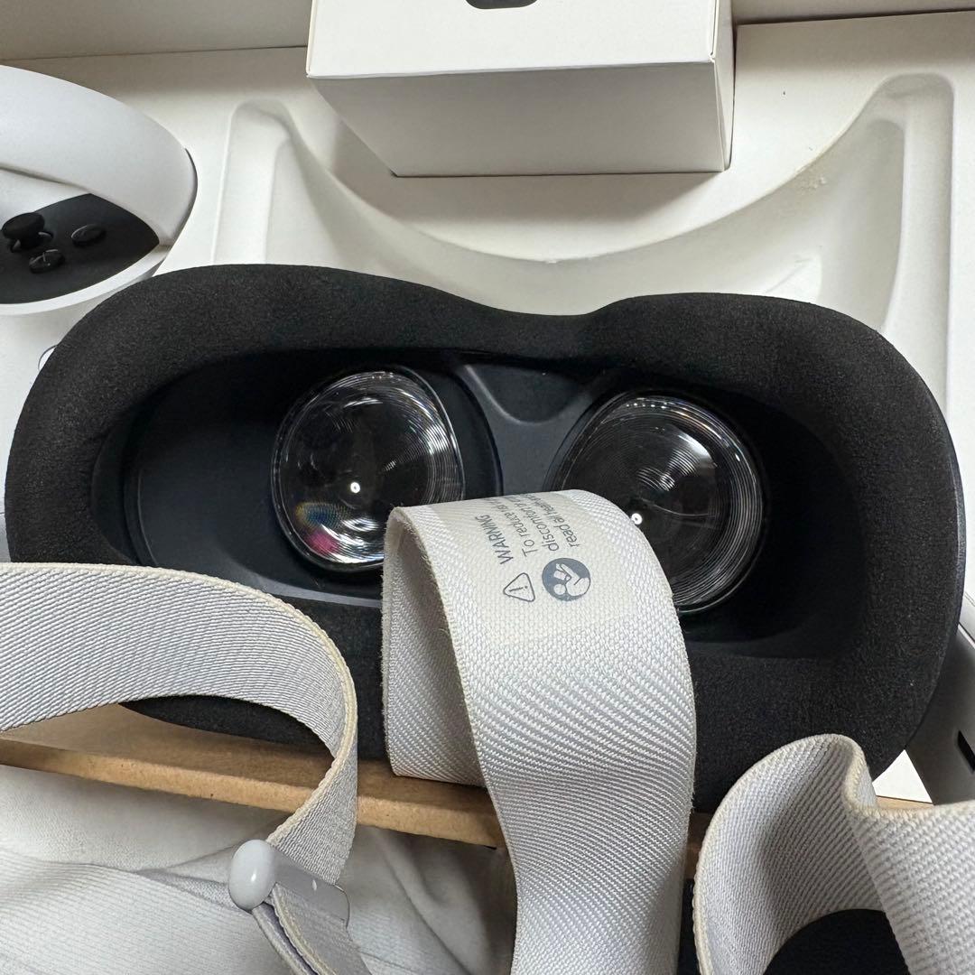  Quest 2 ヘッドセットとコントローラー