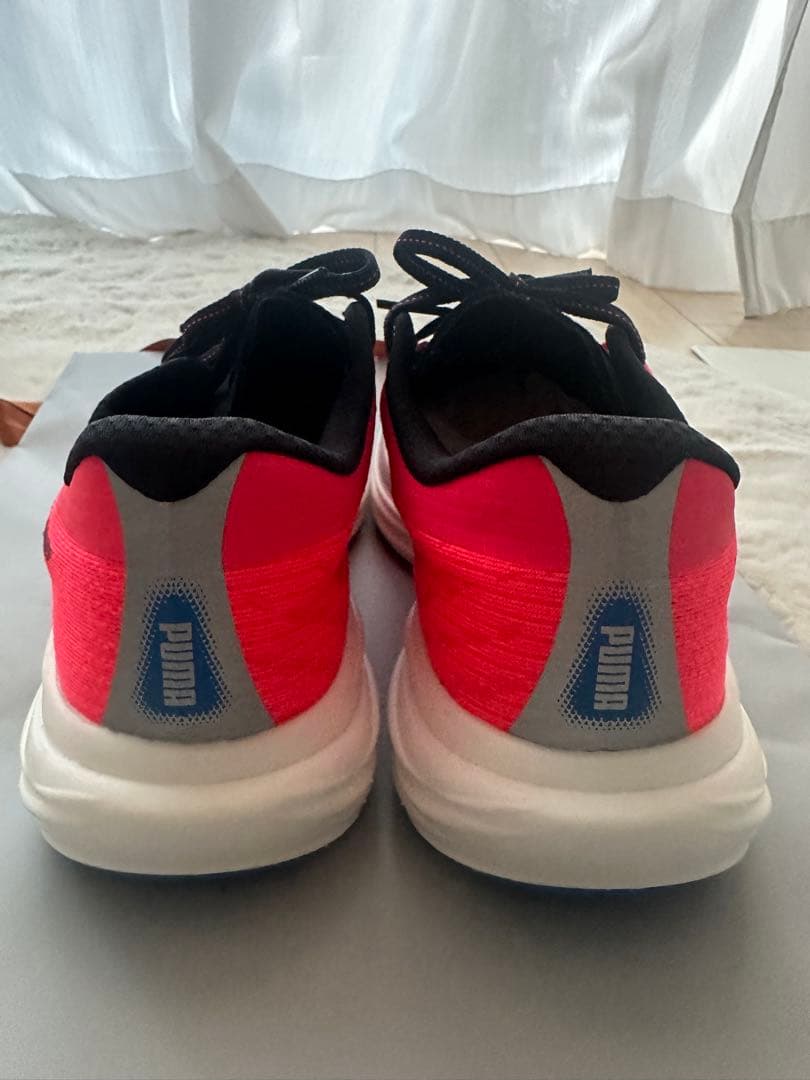 ほぼ未使用品26cm プーマPUMAランニングシューズ ディヴィエイトニトロ 2