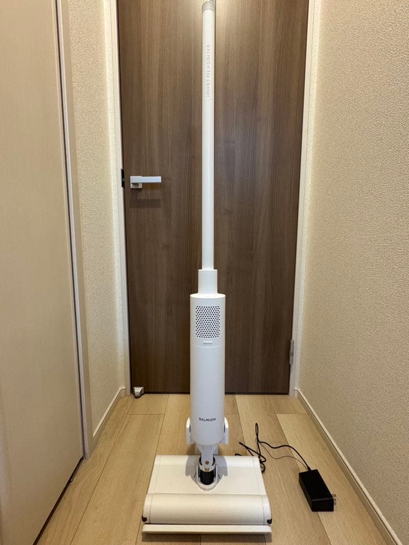 いな　BALMUDA掃除機C-E100-WH