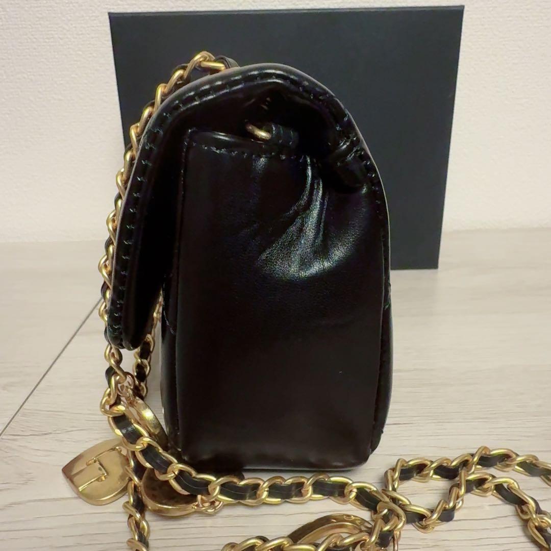 CHANEL キルティングショルダーバッグハートチ エーンノベルティ