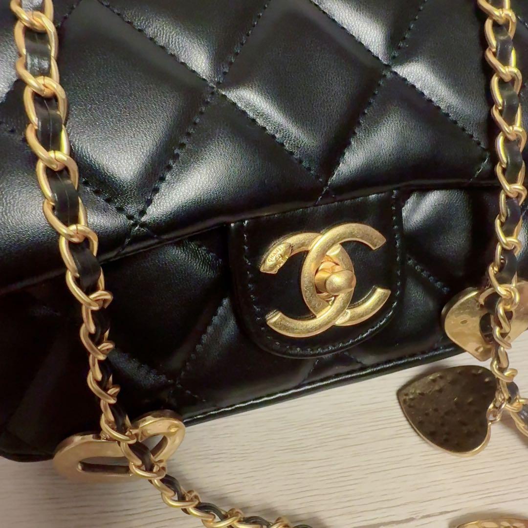 CHANEL キルティングショルダーバッグハートチ エーンノベルティ