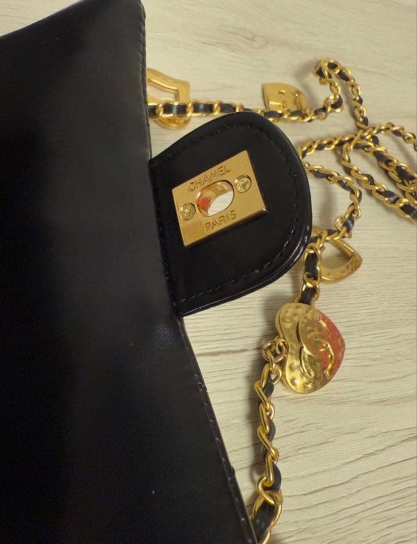 CHANEL キルティングショルダーバッグハートチ エーンノベルティ