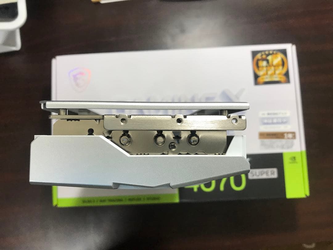 グラフィックボード・グラボ・ビデオカード MSI RTX4070SUPER 12G GAMING X SLIM WHITE