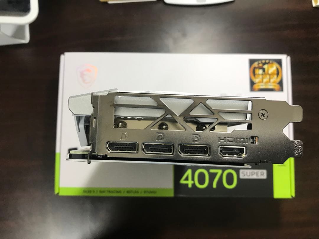 グラフィックボード・グラボ・ビデオカード MSI RTX4070SUPER 12G GAMING X SLIM WHITE
