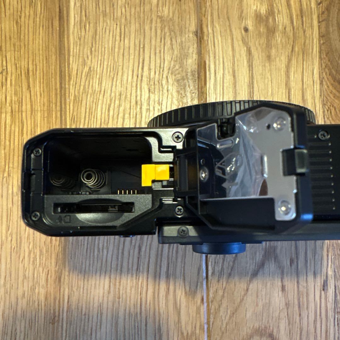 【ほぼ新品】Nikon zfc ブラック　SD、ガイドブック、本革ストラップ付き