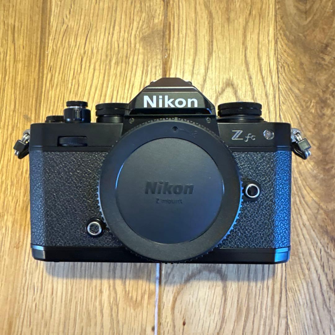 【ほぼ新品】Nikon zfc ブラック　SD、ガイドブック、本革ストラップ付き