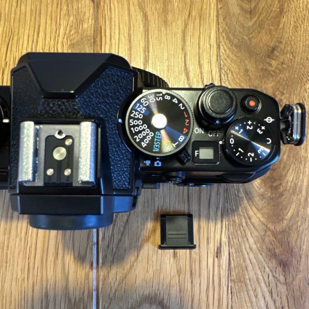 【ほぼ新品】Nikon zfc ブラック　SD、ガイドブック、本革ストラップ付き