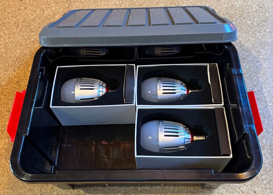 Aputure LEDライトバルブ 3個セット 収納ケース付。4個迄収納可能です