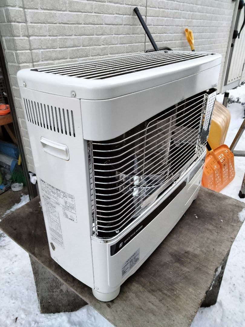 引き取り及び近郊配達限定出品！札幌発コロナFF石油ストーブ2013年式中古品