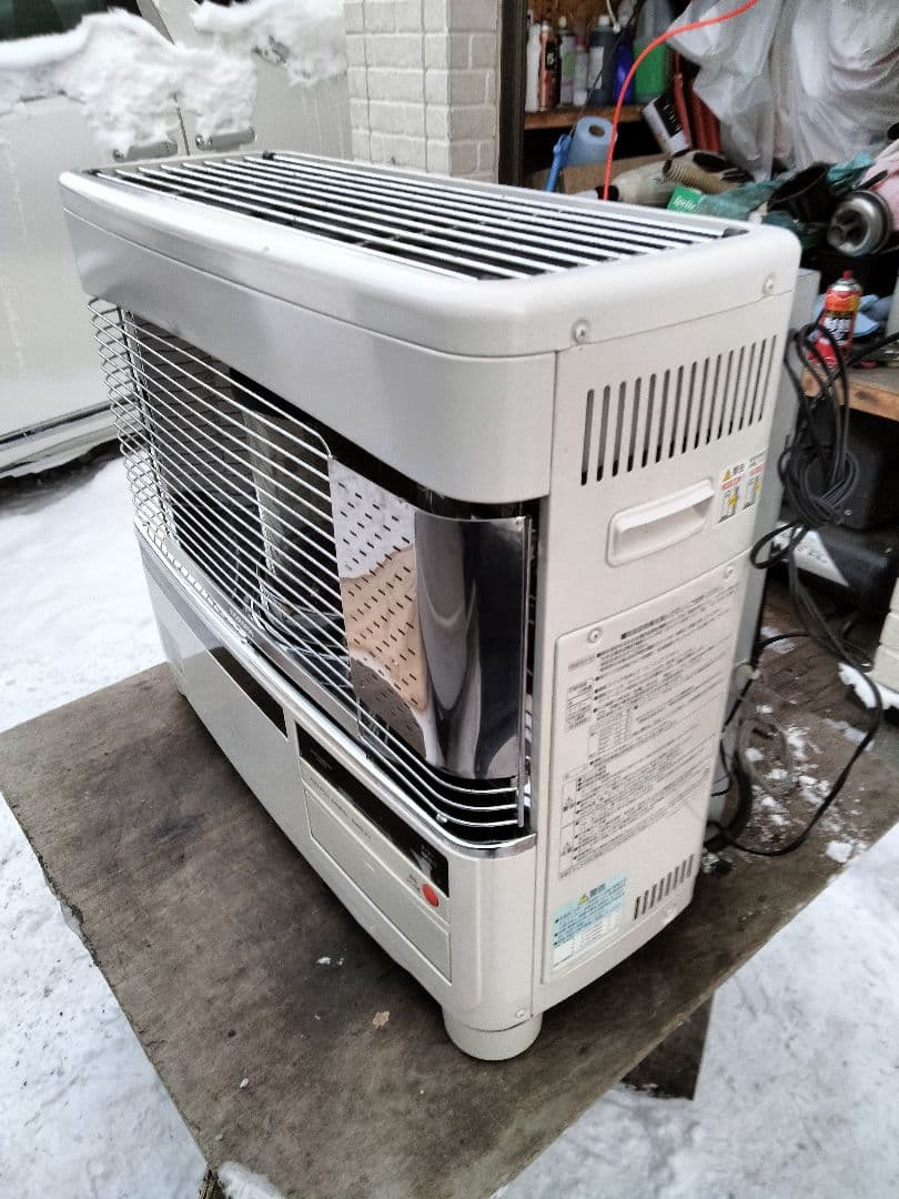 引き取り及び近郊配達限定出品！札幌発コロナFF石油ストーブ2013年式中古品