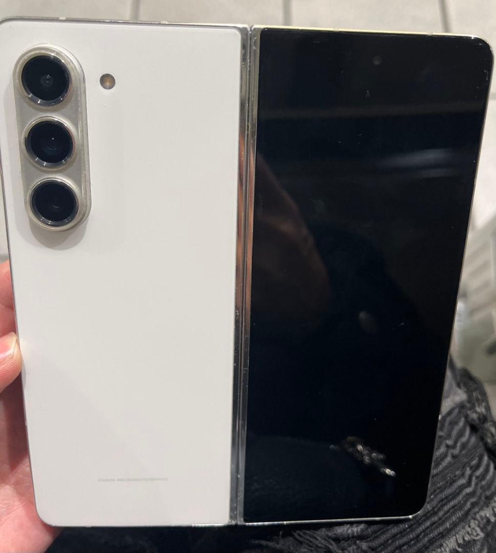 Samsung Galaxy Z fold5ホワイト 本体