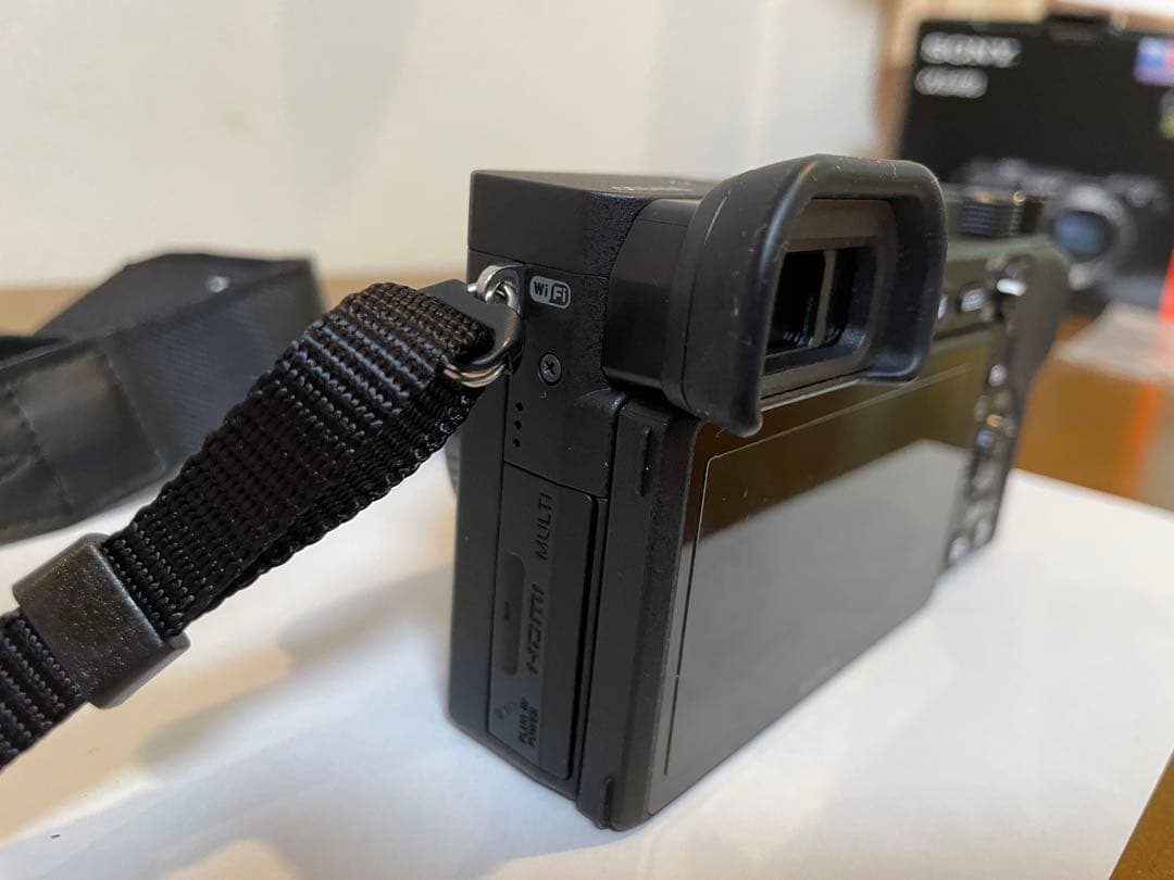 【極美品】SONY a6400ミラーレス一眼本体 SDカード64GB液晶フィルム