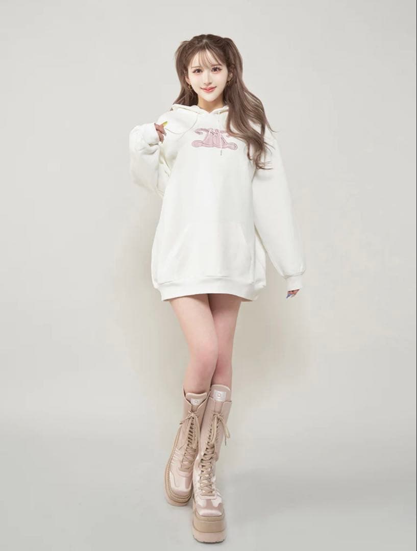 Darich ダーリッチ　レースアップリケロゴフーディ