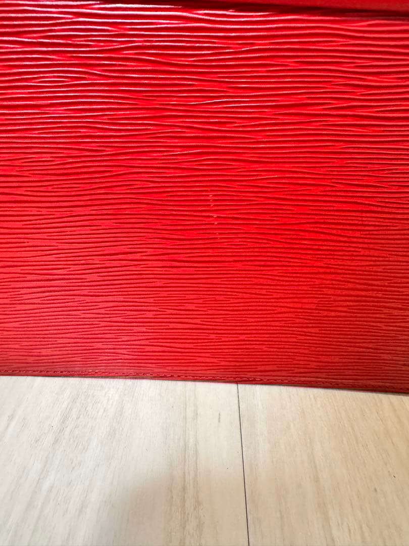 ルイヴィトン　セカンドバック　レッド