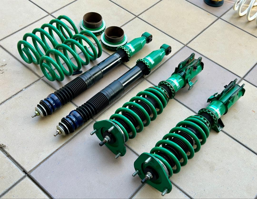 20系アルファード、20系ヴェルファイア、50系エスティマ　TEIN 車高調。