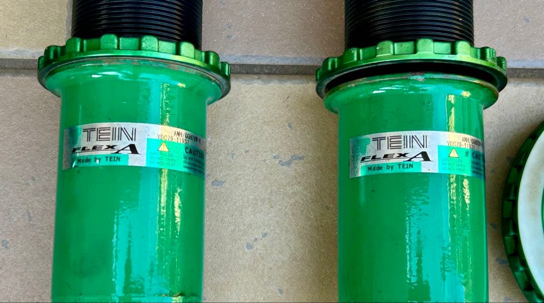 20系アルファード、20系ヴェルファイア、50系エスティマ　TEIN 車高調。