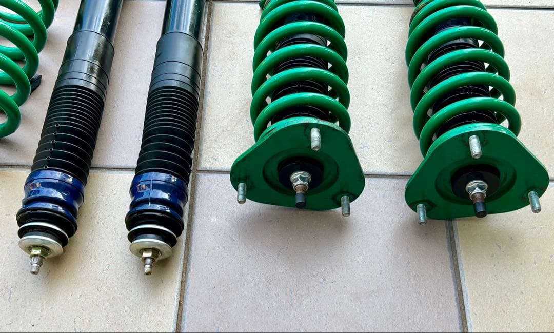 20系アルファード、20系ヴェルファイア、50系エスティマ　TEIN 車高調。