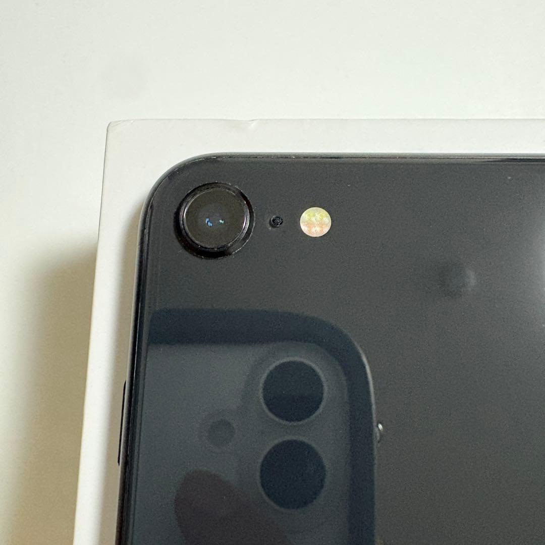 【極美品】iPhone SE (第2世代) 本体 128GB SIMフリー