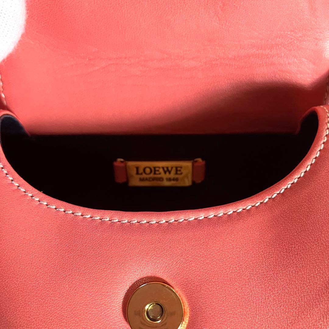 LOEWE 花モチーフ ピンクレザー ミニハンドバッグ