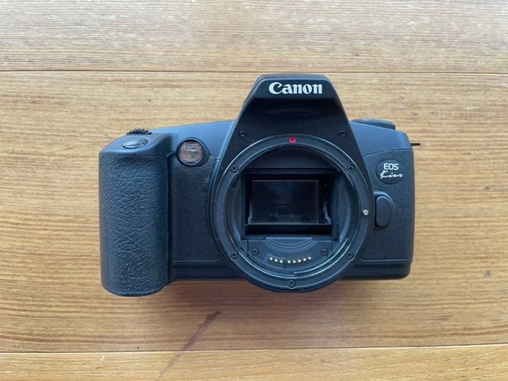 【お値下げ中】Canon NEW EOS KISS(B)