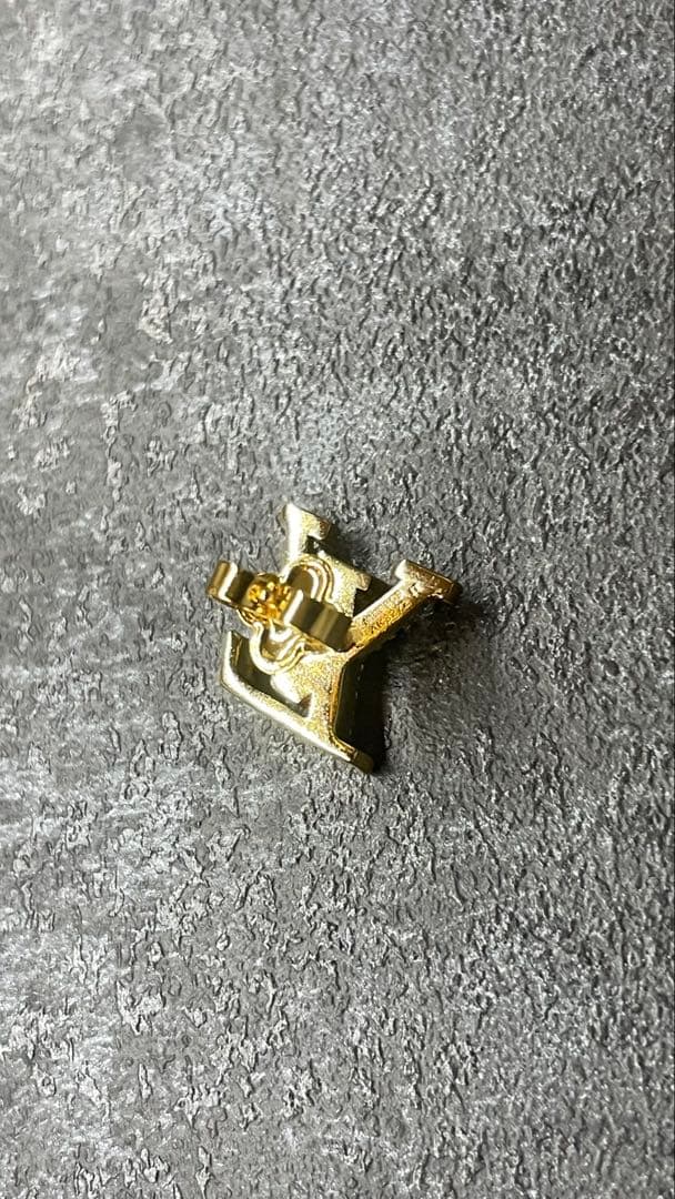 LVロゴ ストーン付きピアス(片耳用)