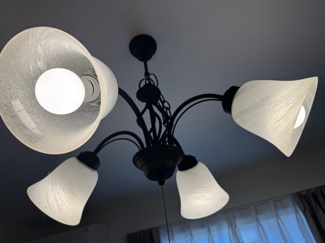 モダンシャンデリア 4灯 ホワイト/ブラック