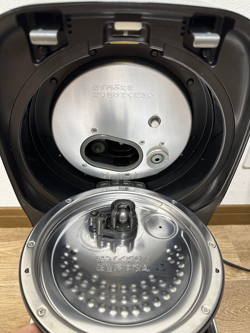 東芝 5.5合炊き 真空圧力IHジャー 炎匠炊き RC-10ZWP 2020年製