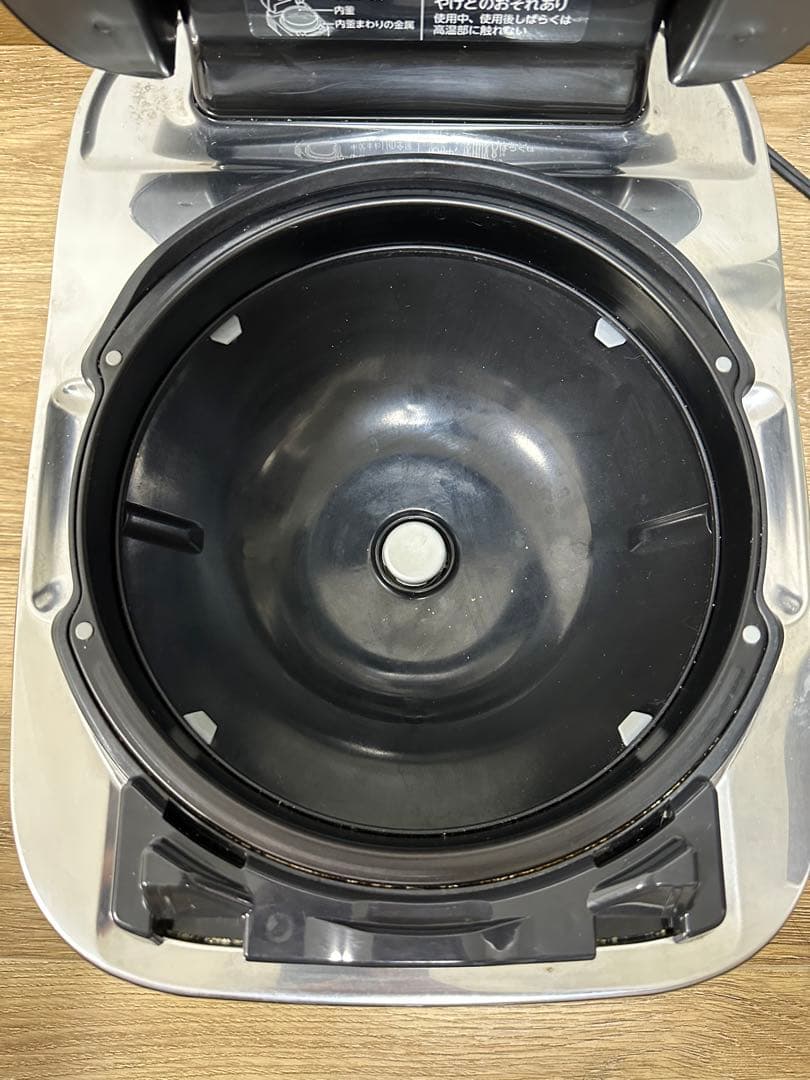 東芝 5.5合炊き 真空圧力IHジャー 炎匠炊き RC-10ZWP 2020年製