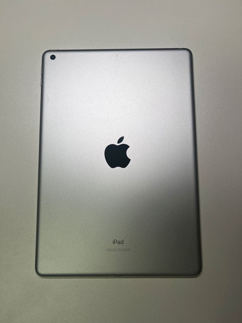Apple iPad シルバー・ホワイト 第8世代