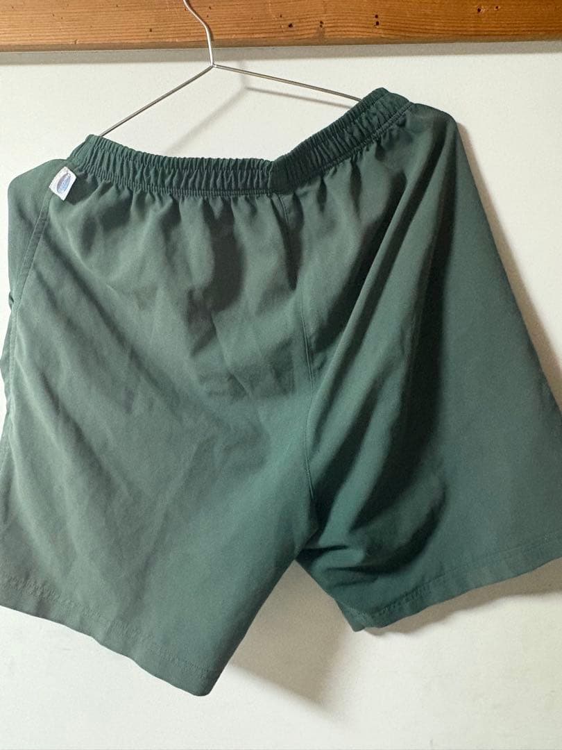 グリーンショートパンツ サイドポケット付き