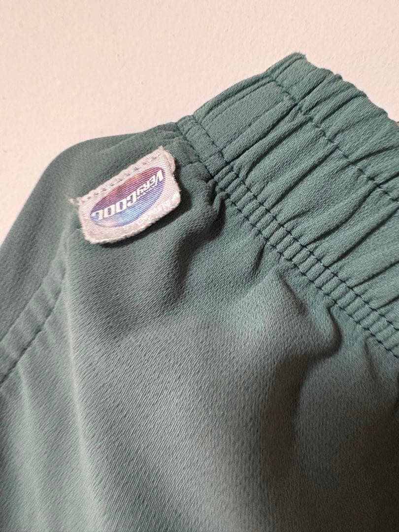 グリーンショートパンツ サイドポケット付き