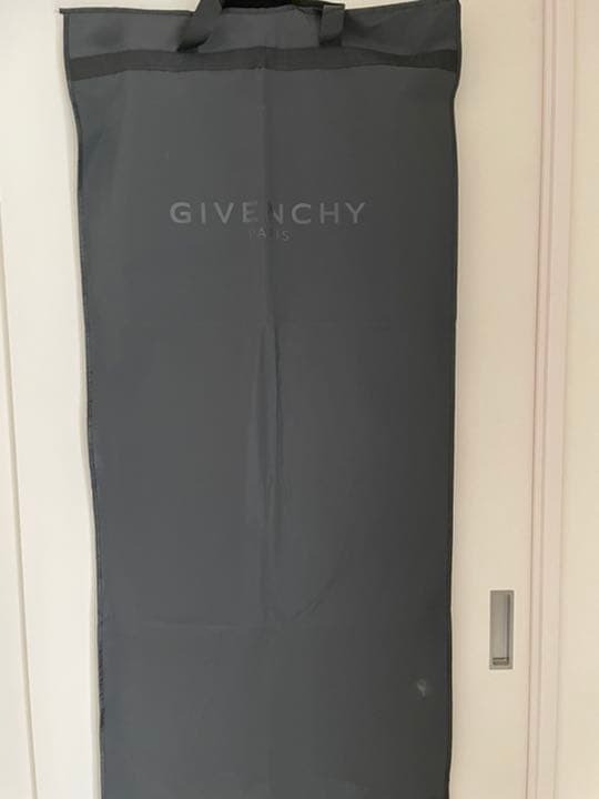確実正規品　GIVENCHY ワンピース スーツカバー＆ ハンガー付 極美品
