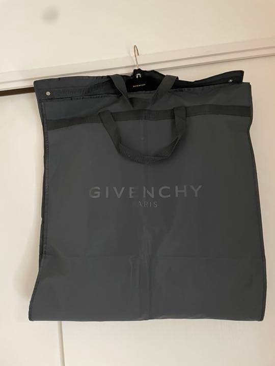 確実正規品　GIVENCHY ワンピース スーツカバー＆ ハンガー付 極美品
