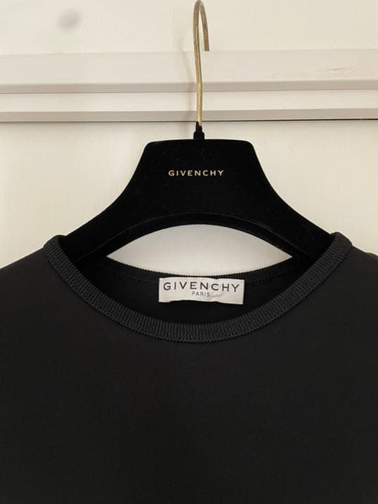 確実正規品　GIVENCHY ワンピース スーツカバー＆ ハンガー付 極美品