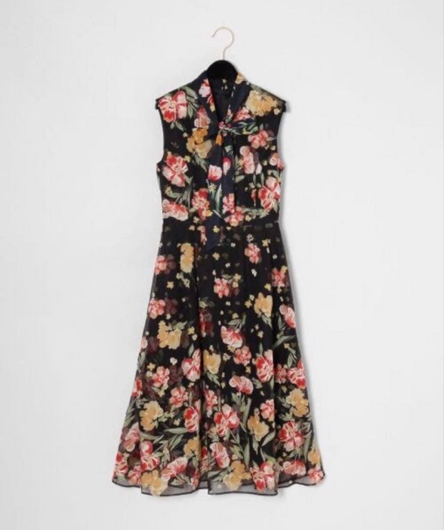 芸能人着用♡グレースコンチネンタル フラワープリント3Dワンピース 36