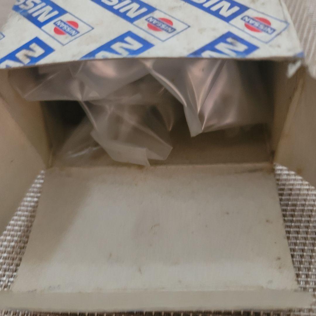 日産純正部品　バルブ　エキゾースト13202-01B00　4本入