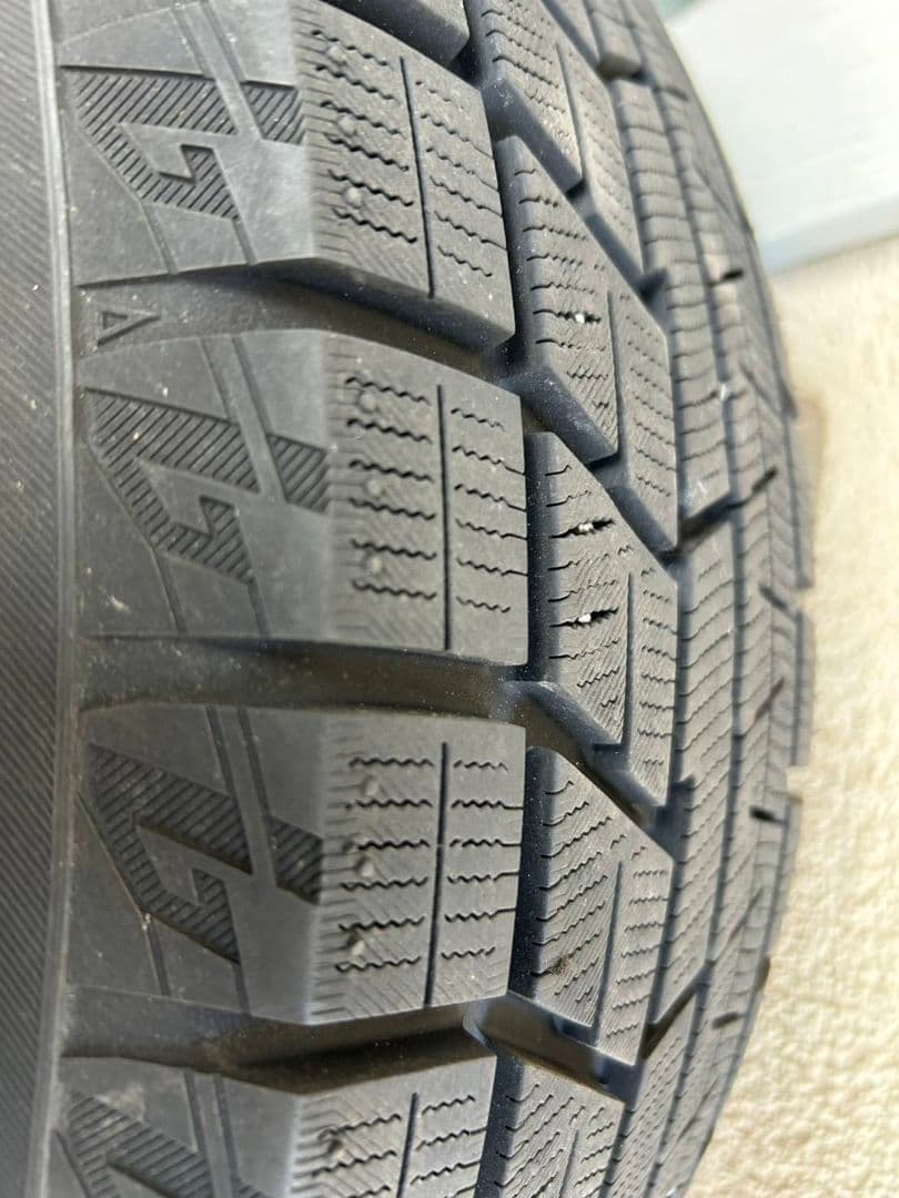 ２３製スタッドレスタイヤ４本バリ溝！195/65/15