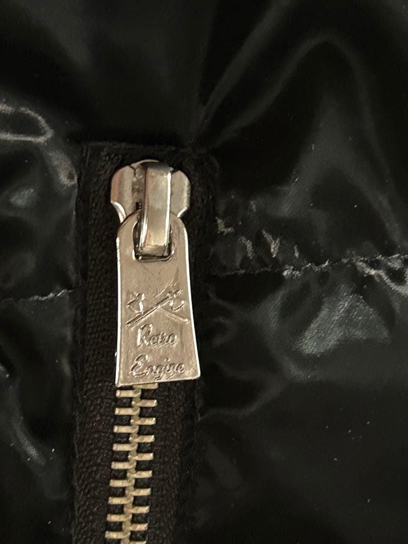 アダムスジャグラー黒ダウンベストMサイズ