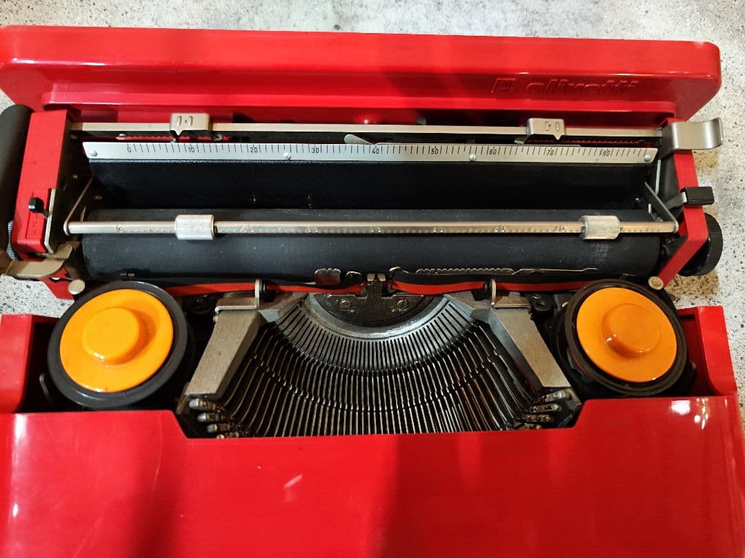 オリベッティ　タイプライター