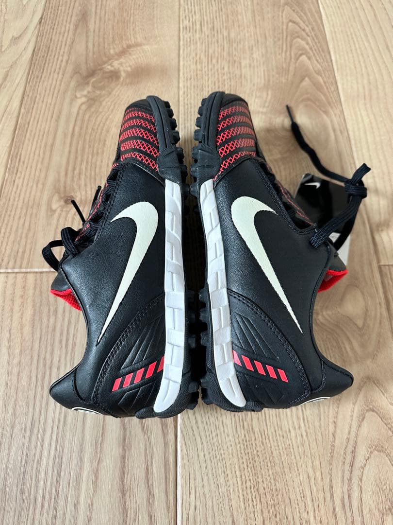 NIKEトータル90 シュート Ⅱ TF(ブラック×ホワイト)