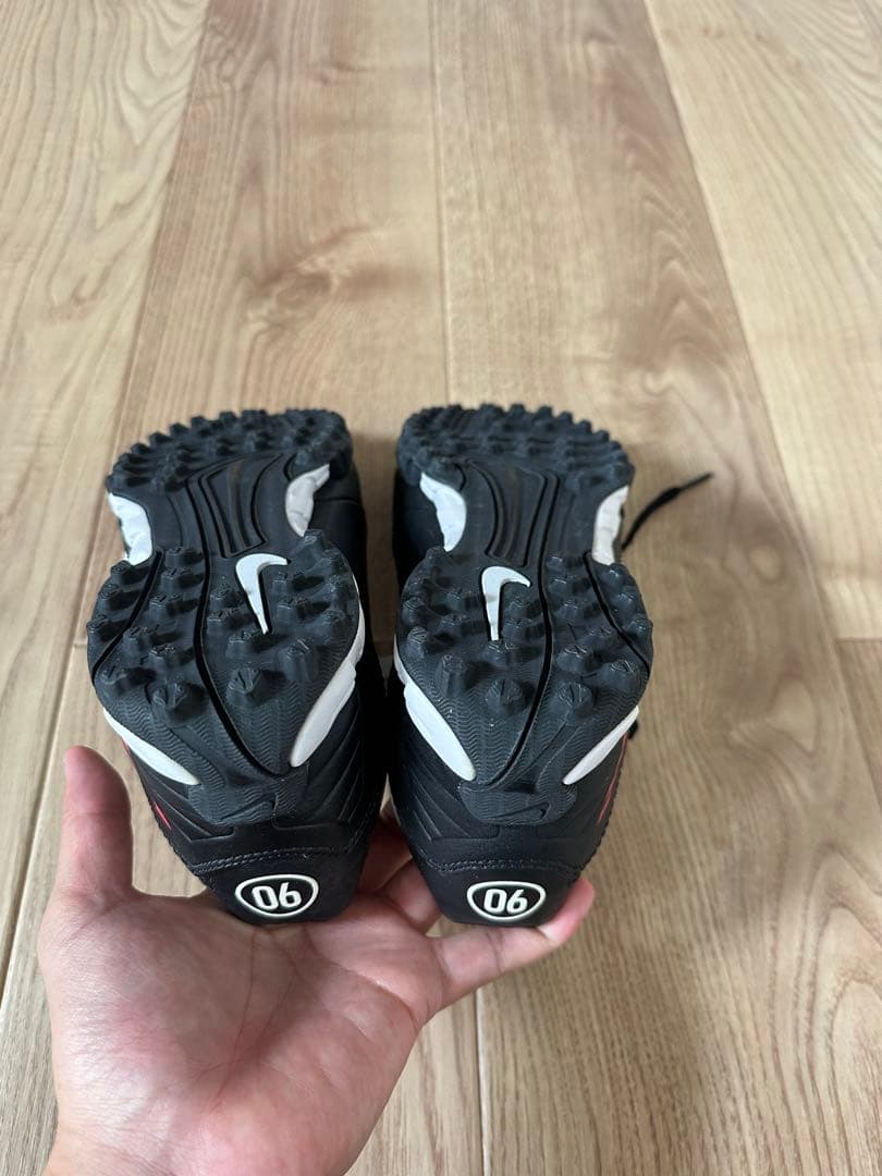 NIKEトータル90 シュート Ⅱ TF(ブラック×ホワイト)