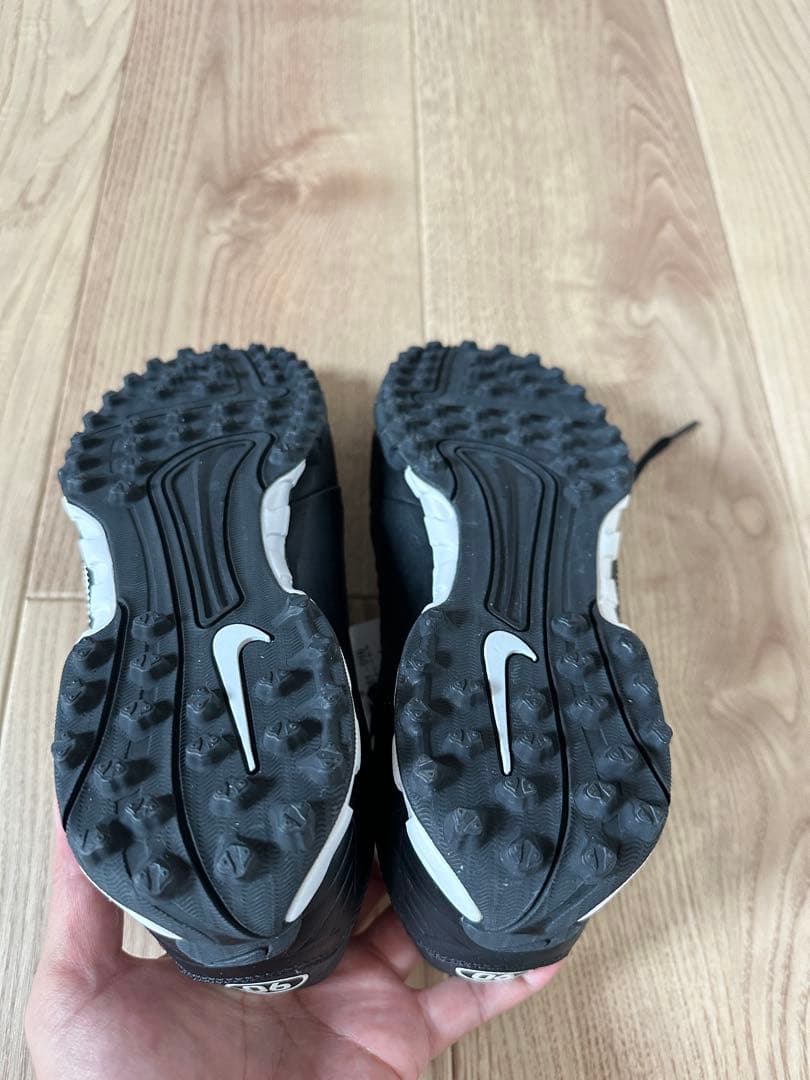 NIKEトータル90 シュート Ⅱ TF(ブラック×ホワイト)