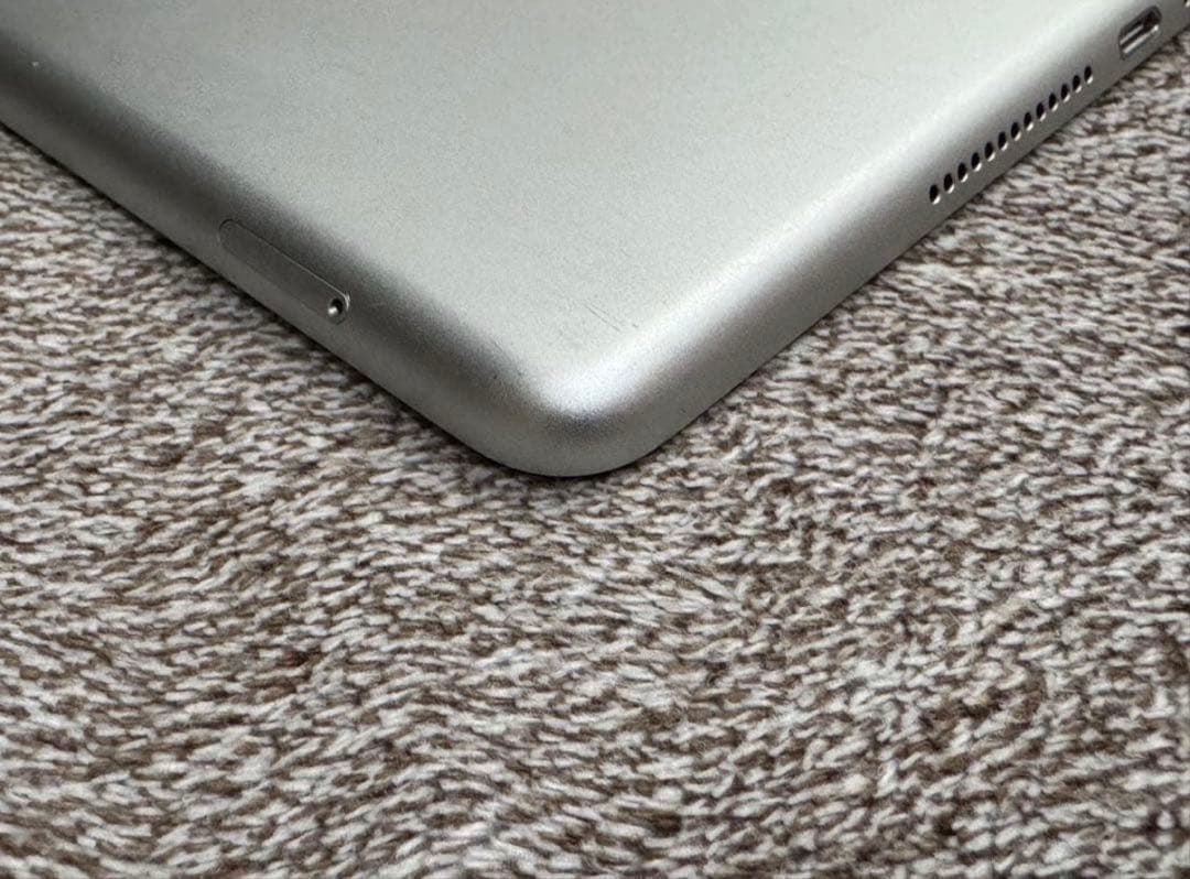 iPad 第6世代 32GB シルバー Wi-Fi+Cellular A1954