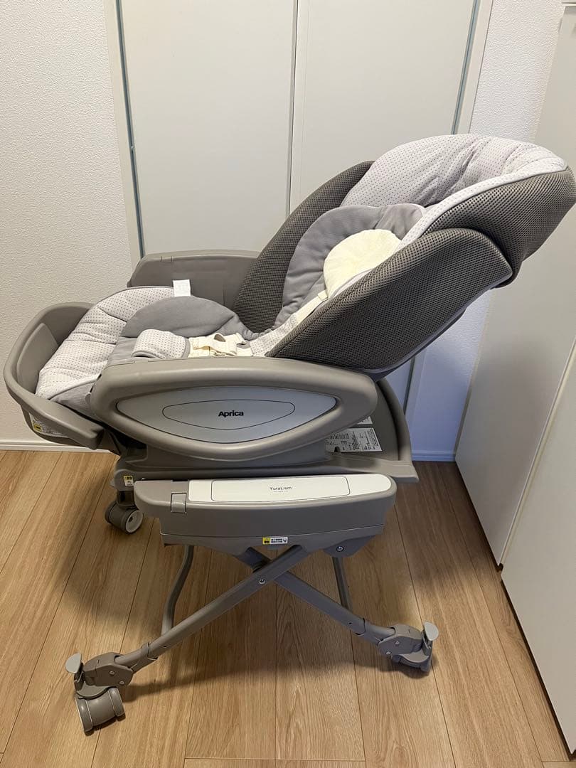 アップリカ　Aprica　ユラリズムオート　ペールグレー