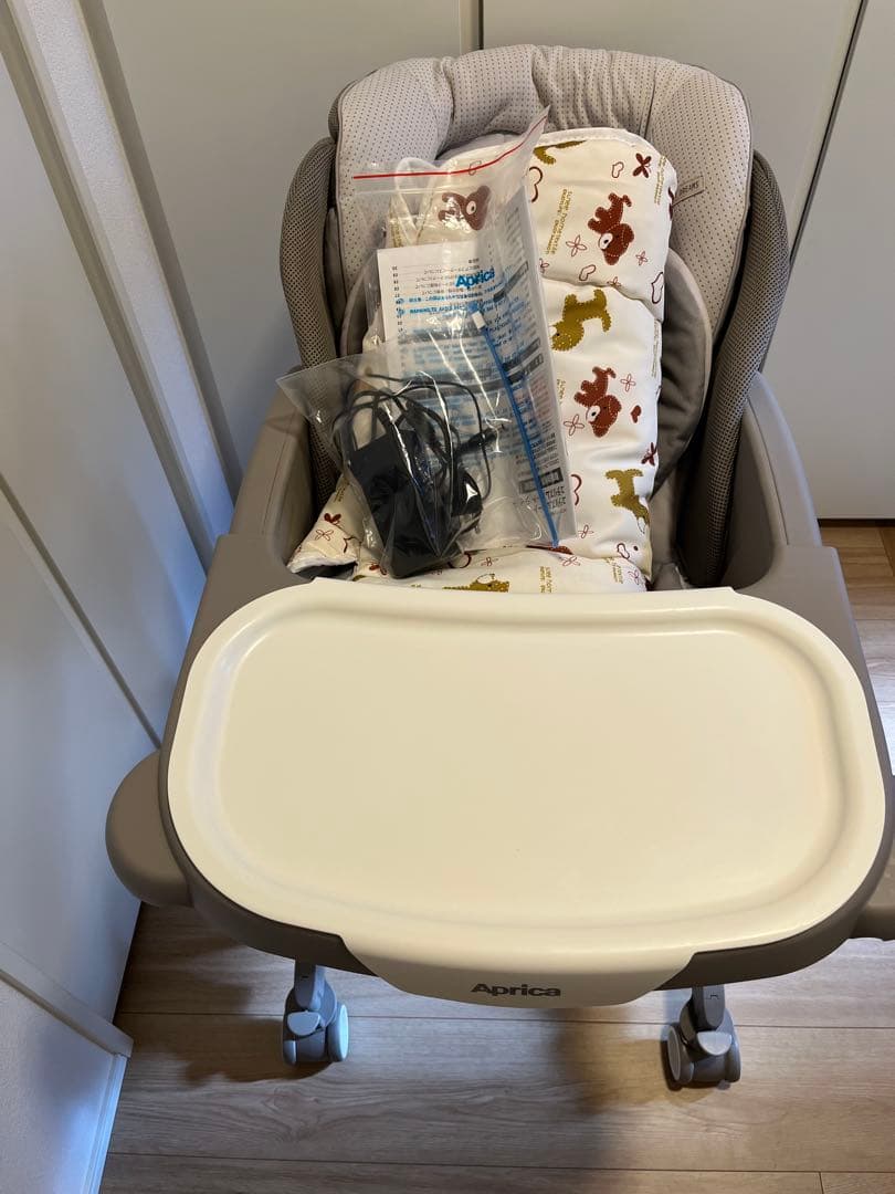 アップリカ　Aprica　ユラリズムオート　ペールグレー