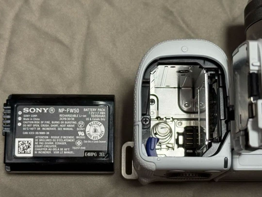 【ほぼ新品】SONY ZV-E10 デジタル一眼カメラVlogcam