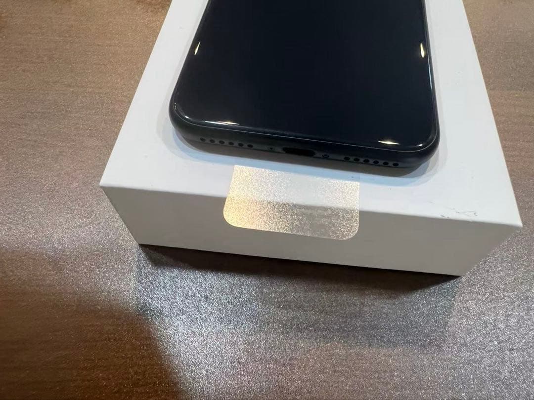 iPhoneSE第3世代、ミッドナイト、64GB、SIMフリー